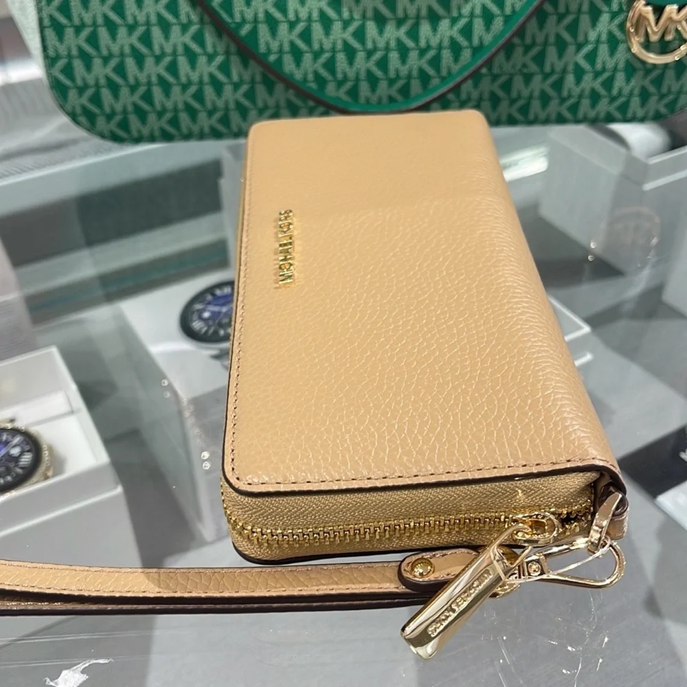 MICHAEL KORS LARGE TRAVEL CONTINENTAL WRISTLET WALLET PHONEHOLDER CAMEL